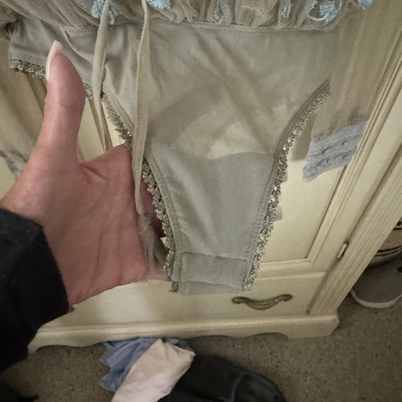 Beautiful embroidered sheer bodysuit by Free People. Sz is small - Picture 6 of 6